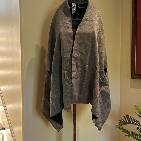 CHICOS Reversible Travel Wrap - Picture 2 of 9